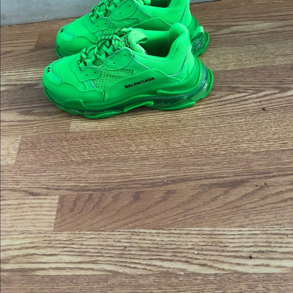 Shoes - Picture 5 of 5